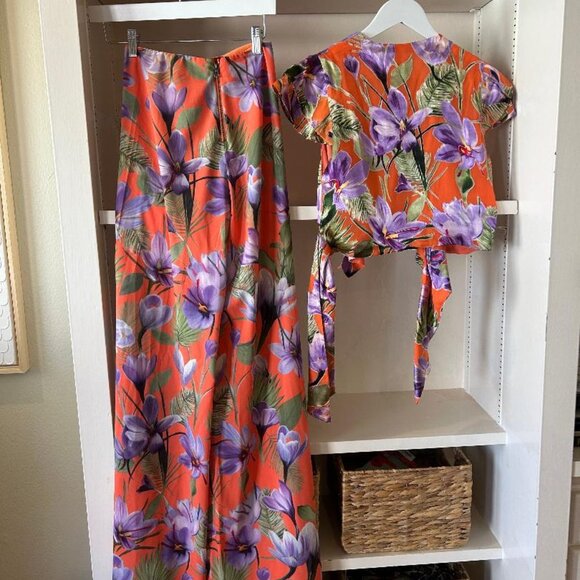 Alice + Olivia Zabel Floral-Print Cropped Wrap Top (Size 0) - Picture 5 of 7